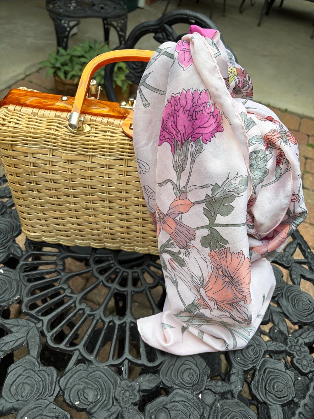 NWT Floral Vince Camuto Scarf with Botanical print